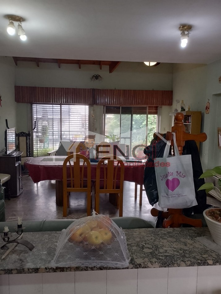 Terreno con Casa 8 ambientes VENTA Villa Lugano